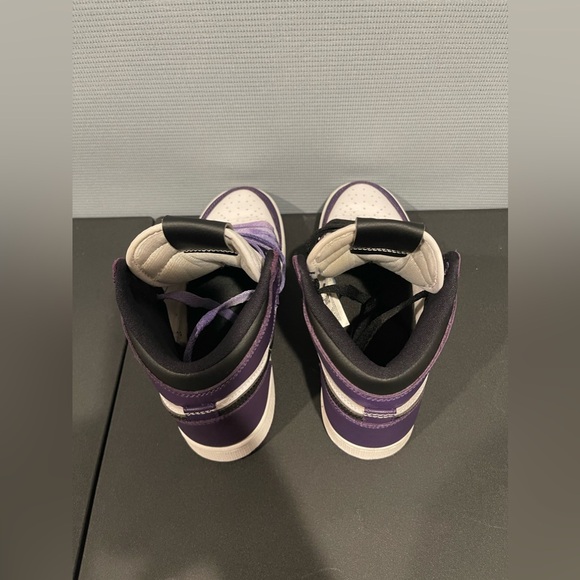 Air Jordan 1 Retro High Court Purple White (GS) - Picture 8 of 12